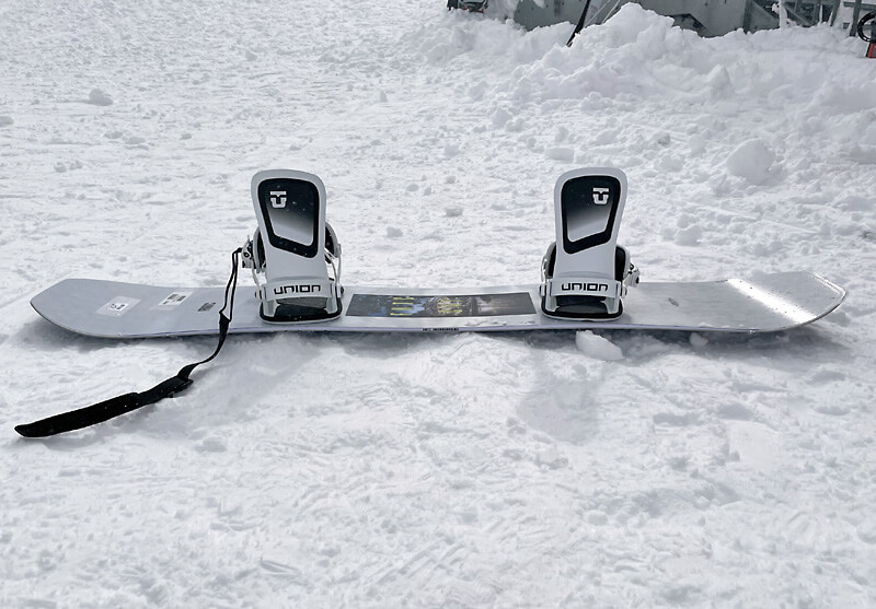 FNTC CAT 26-27モデルにUNION ULTRAをセッティングしたスノーボード