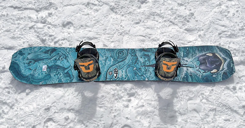 LIB TECH GOLDEN ORCA 26-27モデルにUNION ULTRAをセッティングしたスノーボード